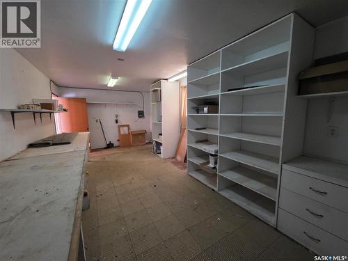 1420 Chaplin Street E, Swift Current, SK - Indoor Photo Showing Garage