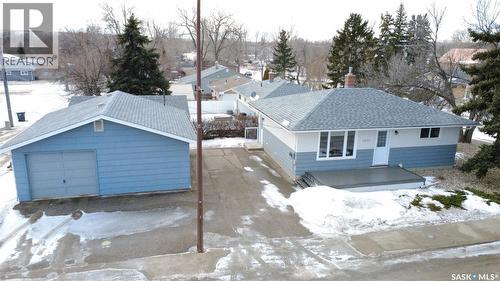 1420 Chaplin Street E, Swift Current, SK - Outdoor