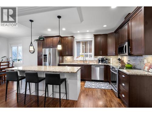 2016 Galore Crescent, Kamloops, BC - Indoor Photo Showing Kitchen With Upgraded Kitchen