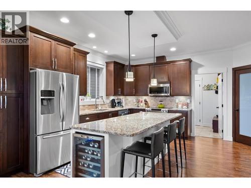 2016 Galore Crescent, Kamloops, BC - Indoor Photo Showing Kitchen With Upgraded Kitchen