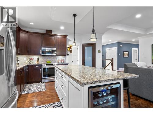 2016 Galore Crescent, Kamloops, BC - Indoor Photo Showing Kitchen With Upgraded Kitchen