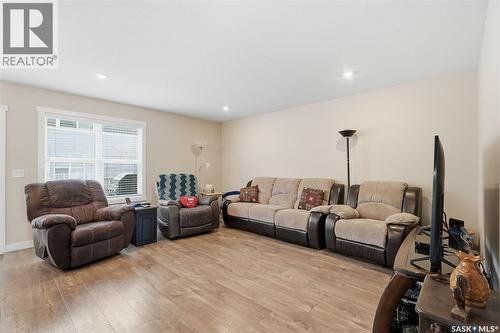 556 Pringle Crescent, Saskatoon, SK - Indoor Photo Showing Living Room