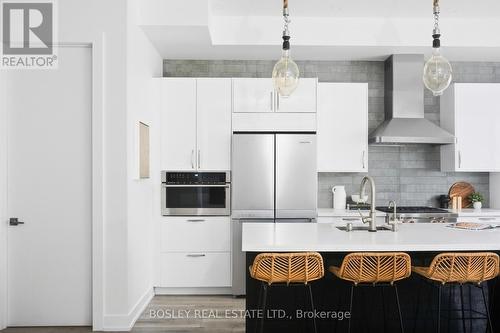 23 White Birch Road, Toronto, ON - Indoor Photo Showing Kitchen With Upgraded Kitchen