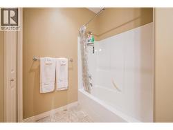 Guest bathroom - 