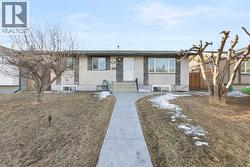 6124 Maddock Drive NE  Calgary, AB T2A 3W8