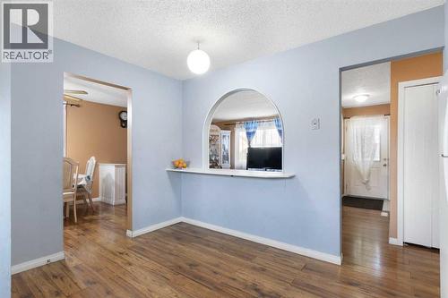 6124 Maddock Drive Ne, Calgary, AB - Indoor Photo Showing Other Room