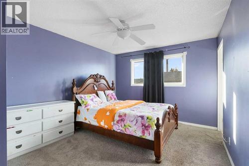 6124 Maddock Drive Ne, Calgary, AB - Indoor Photo Showing Bedroom