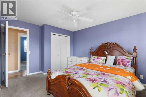 6124 Maddock Drive Ne, Calgary, AB - Indoor Photo Showing Bedroom