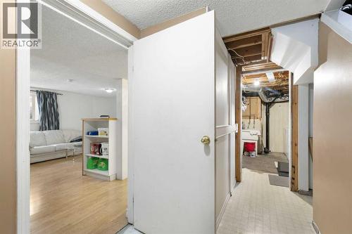 6124 Maddock Drive Ne, Calgary, AB - Indoor