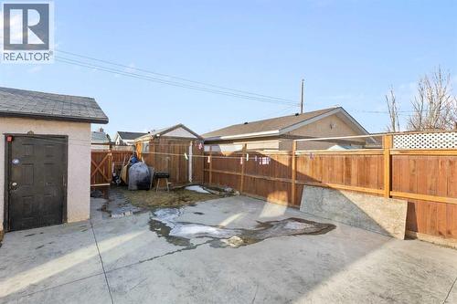 6124 Maddock Drive Ne, Calgary, AB - Outdoor