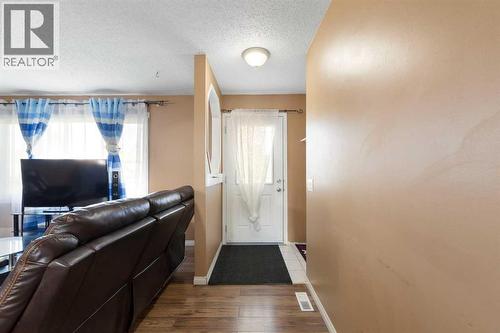 6124 Maddock Drive Ne, Calgary, AB - Indoor Photo Showing Other Room