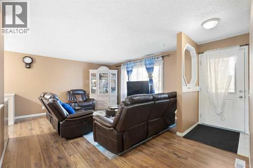 6124 Maddock Drive Ne, Calgary, AB - Indoor