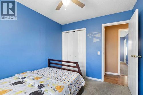 6124 Maddock Drive Ne, Calgary, AB - Indoor Photo Showing Bedroom
