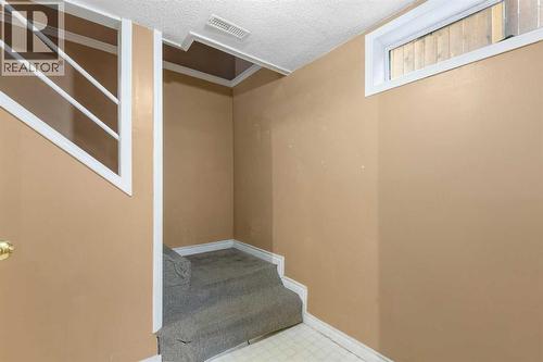 6124 Maddock Drive Ne, Calgary, AB - Indoor Photo Showing Other Room