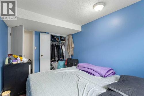 6124 Maddock Drive Ne, Calgary, AB - Indoor Photo Showing Bedroom