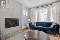 Cozy gas fireplace - 