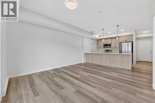 1106, 33 Carringham Gate Nw, Calgary, AB - Indoor Photo Showing Kitchen