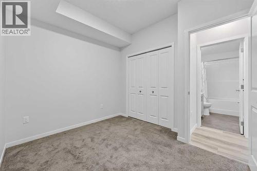 1106, 33 Carringham Gate Nw, Calgary, AB - Indoor Photo Showing Other Room