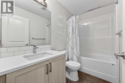 1106, 33 Carringham Gate Nw, Calgary, AB - Indoor Photo Showing Bathroom