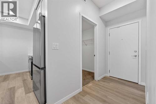 1106, 33 Carringham Gate Nw, Calgary, AB - Indoor Photo Showing Other Room