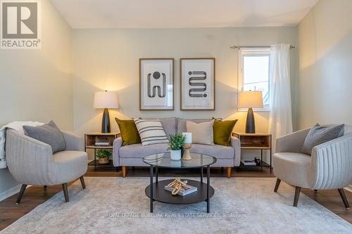 115 Prince George Avenue, Hamilton, ON - Indoor Photo Showing Living Room