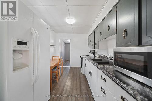 187 Mcanulty Boulevard, Hamilton, ON - Indoor Photo Showing Kitchen With Double Sink