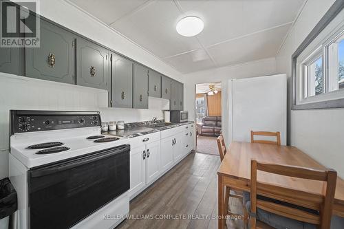 187 Mcanulty Boulevard, Hamilton, ON - Indoor Photo Showing Kitchen