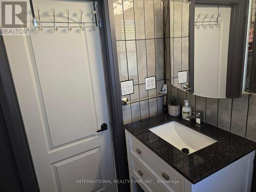 731 Knox Avenue, Hamilton, ON - Indoor Photo Showing Bathroom