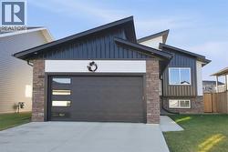 69 Mackenzie Avenue  Lacombe, AB T4L 0H9