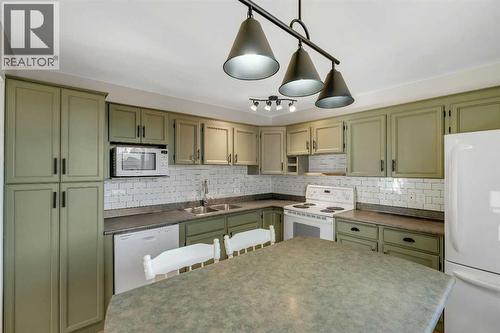 3404 35 Avenue Se, Calgary, AB - Indoor Photo Showing Kitchen With Double Sink
