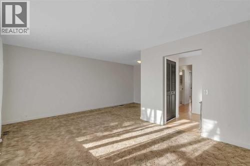 3404 35 Avenue Se, Calgary, AB - Indoor Photo Showing Other Room