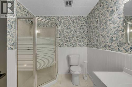 3404 35 Avenue Se, Calgary, AB - Indoor Photo Showing Bathroom