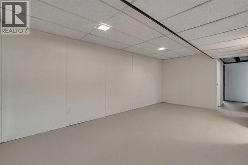 3404 35 Avenue Se, Calgary, AB - Indoor