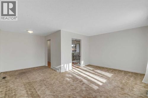 3404 35 Avenue Se, Calgary, AB - Indoor Photo Showing Other Room