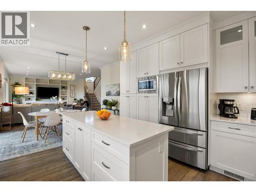 1553 Emerald Drive, Kamloops, BC - Indoor Photo Showing Kitchen With Upgraded Kitchen