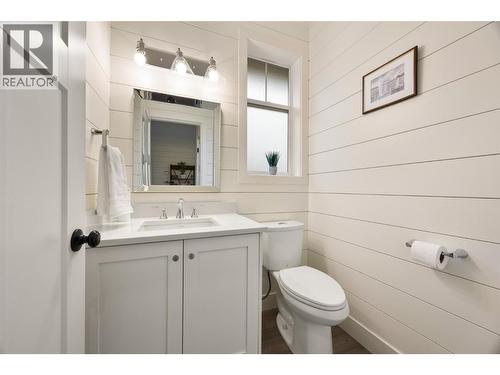 1553 Emerald Drive, Kamloops, BC - Indoor Photo Showing Bathroom