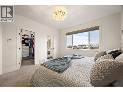 1553 Emerald Drive, Kamloops, BC - Indoor Photo Showing Bedroom