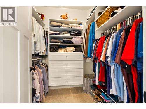 1553 Emerald Drive, Kamloops, BC - Indoor With Storage