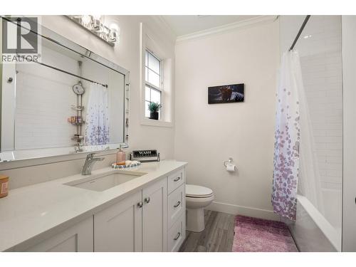 1553 Emerald Drive, Kamloops, BC - Indoor Photo Showing Bathroom