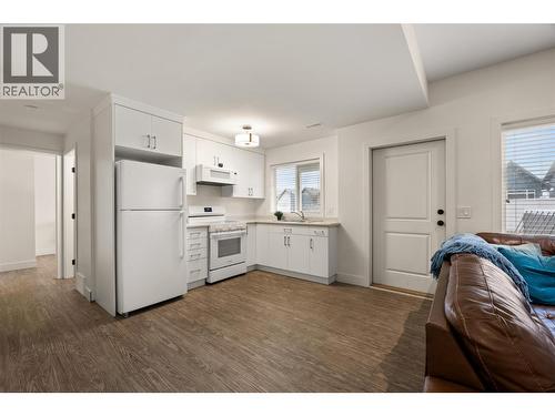1553 Emerald Drive, Kamloops, BC - Indoor Photo Showing Kitchen