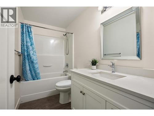 1553 Emerald Drive, Kamloops, BC - Indoor Photo Showing Bathroom
