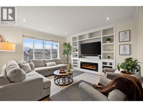 1553 Emerald Drive, Kamloops, BC - Indoor Photo Showing Living Room With Fireplace