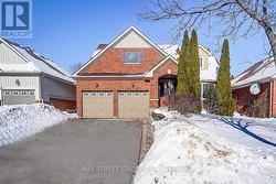 1021 TRAIL VALLEY DRIVE  Oshawa, ON L1K 2W3