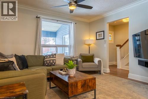 115 Prince George Avenue, Hamilton, ON - Indoor Photo Showing Living Room