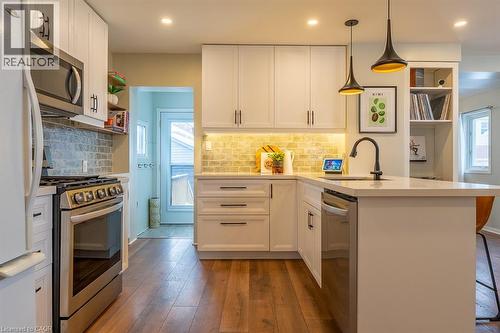 115 Prince George Avenue, Hamilton, ON - Indoor Photo Showing Kitchen With Upgraded Kitchen