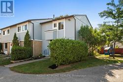 Fall photo End Unit with privacy hedge - 