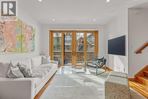 4, 511 6Th Avenue, Canmore, AB - Indoor Photo Showing Living Room