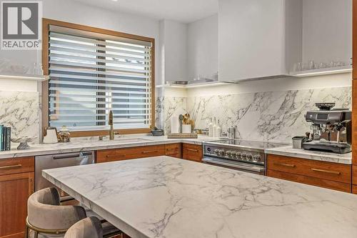 4, 511 6Th Avenue, Canmore, AB - Indoor Photo Showing Kitchen