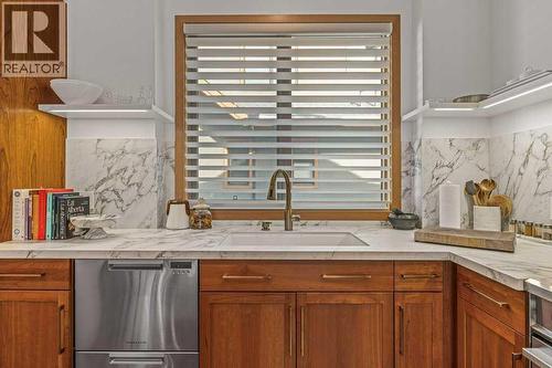 4, 511 6Th Avenue, Canmore, AB - Indoor Photo Showing Kitchen