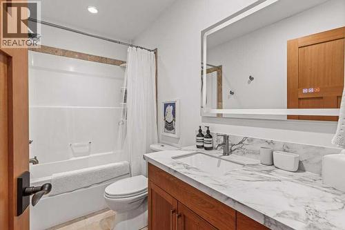 4, 511 6Th Avenue, Canmore, AB - Indoor Photo Showing Bathroom
